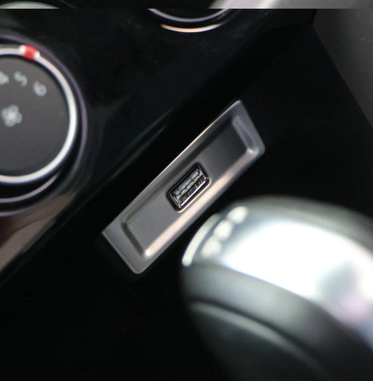 Passend für VW T-Roc USB Port Blenden Abdeckung Silber