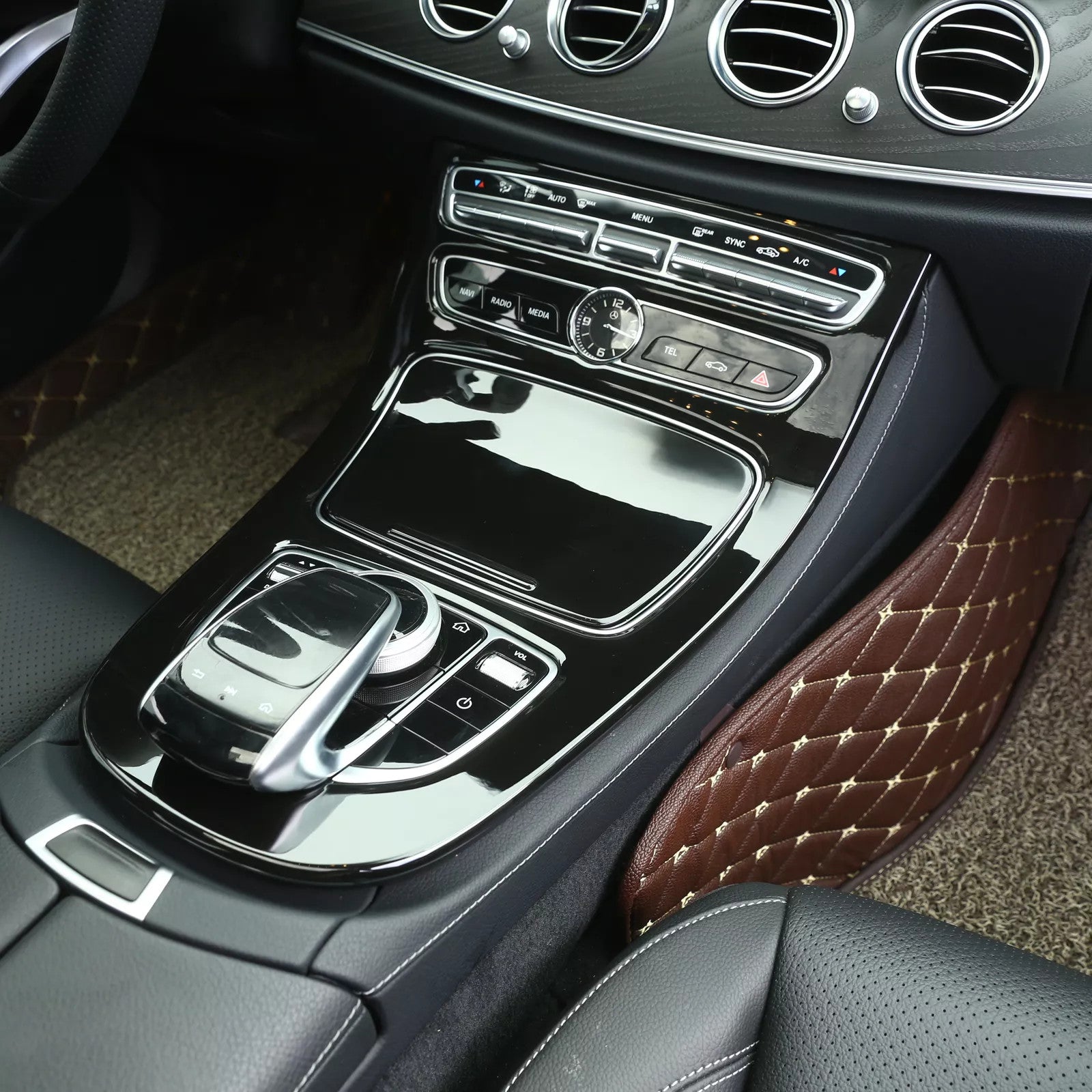 Passend für Mercedes E Klasse W213 2016-2018 Mittelkonsole Blende