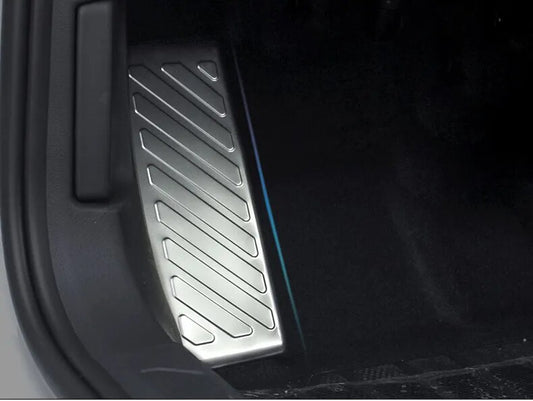 Passend für VW Golf 8 2021 Fußablage Blende Zierblende Abdeckung Silber